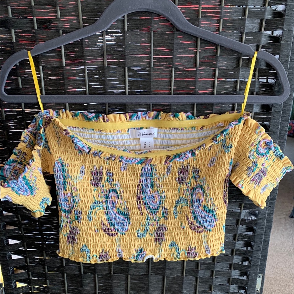 Adorable off the shoulder, cropped tube top.